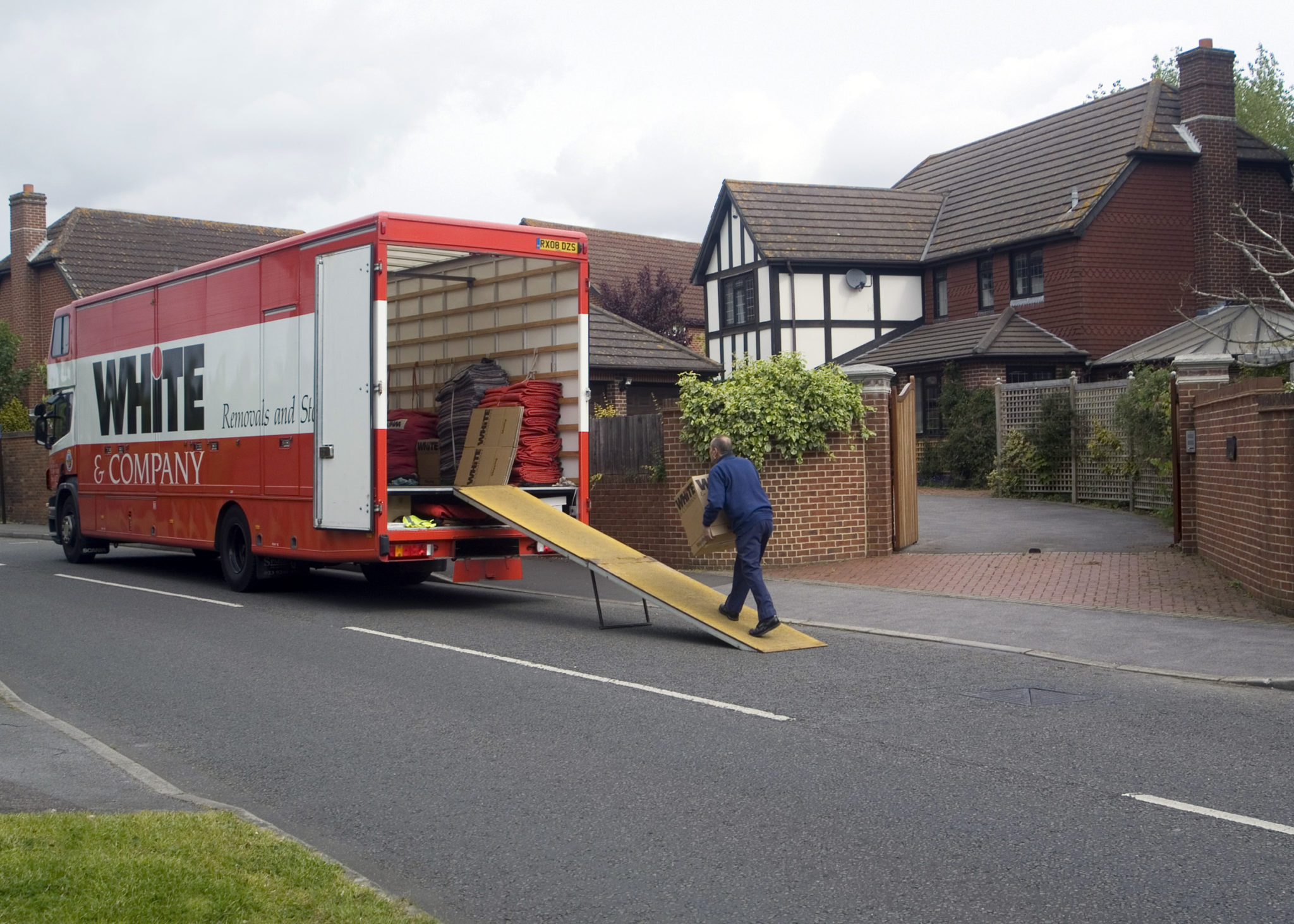 Relocating to Milton Keynes & House Removal Companies Woburn White