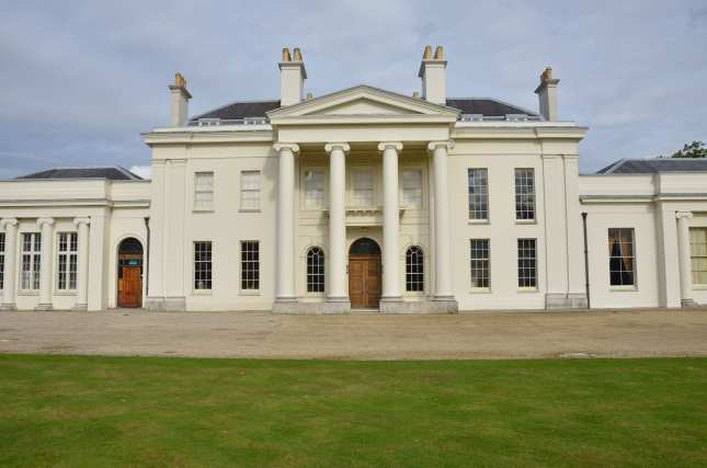 hylands house, Chelmsford from front